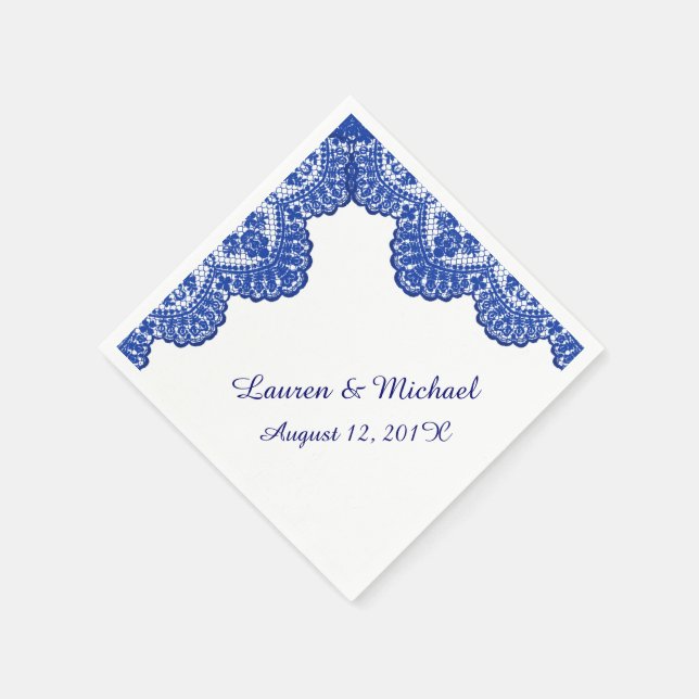 Serviettes En Papier Marine Blue Faux Lace sur Mariage blanc (Coin)