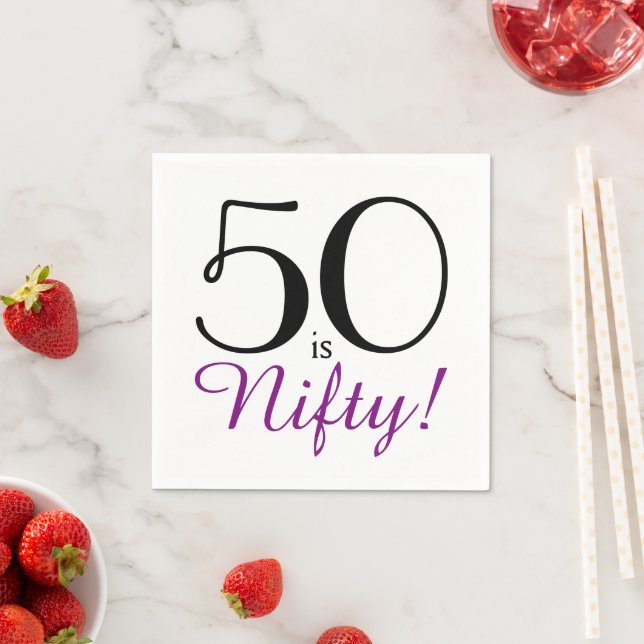 Serviettes Jetables 50, c'est Nifty ! 50e Anniversaire Papier de fête  (En situation)
