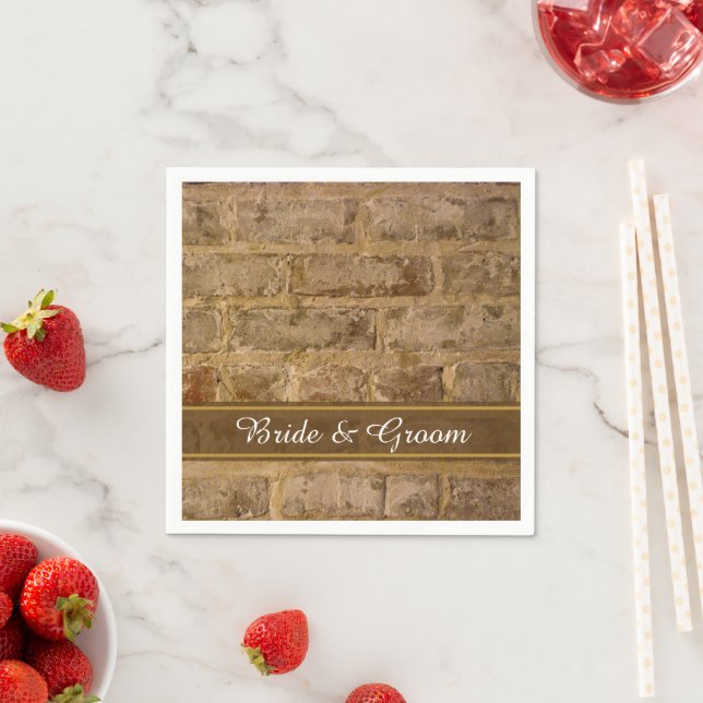 Serviettes Jetables Mariage de briques industrielles chics (En situation)