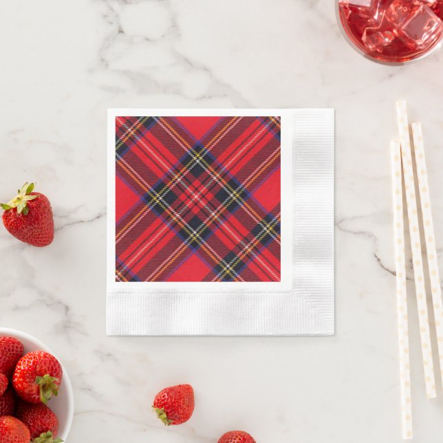 Serviettes Jetables Royal Stewart tartan rouge noir plaid (En situation)