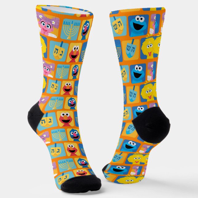 Sesame Street Hanukkah Pattern Socken (Gewinkelt)