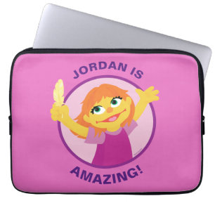 Sesame Street   Julia hält eine Feder Laptopschutzhülle