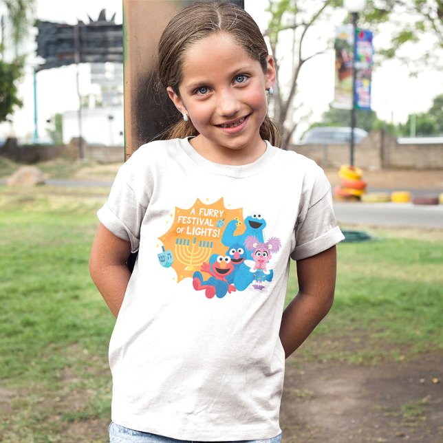 Sesamstraße | Ein Furry Festival der Lichter! T-Shirt (Kid wearing t-shirt)