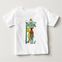 Sesamstraße-Figuren & Straßenschild Baby-T-Shirt