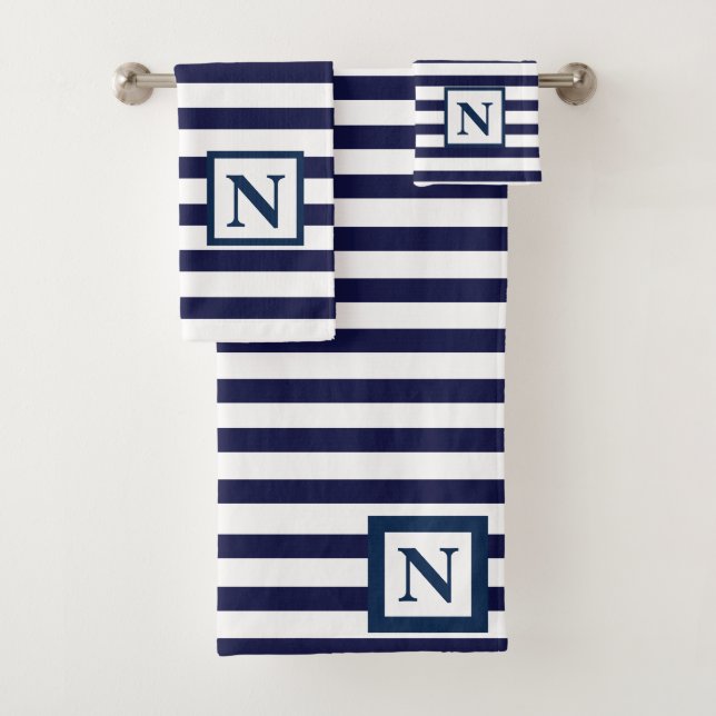 Set für Handtuchhalter aus Navy Strip Monogram (Insitu)