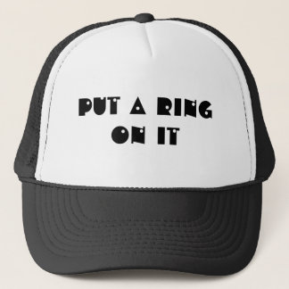 Setzen Sie einen Ring auf ihn Truckerkappe