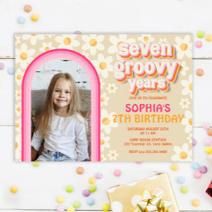 Seven Groovy Retro Daisy Foto Einladung zum Geburt