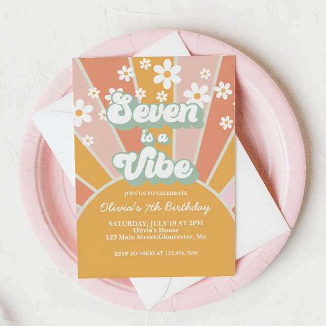 Seven ist ein Vibe Retro Sunshine daisine boho flo Einladung (Von Creator hochgeladen)