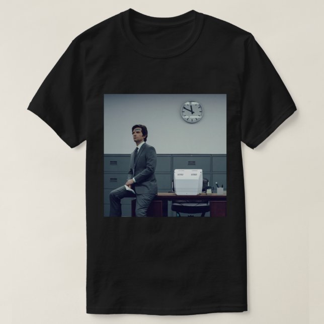 Severance TV zeigt Adam Scott T-Shirt (Design vorne)