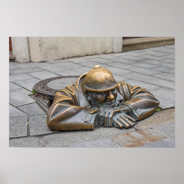 Sewer Worker Bronze Statue, Bratislava, Slowakei Poster (Vorne)