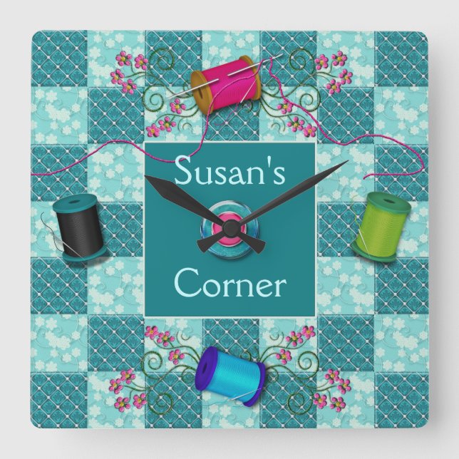 SEWING CLOCK - PERSONALIZE WITH NAME QUADRATISCHE WANDUHR (Vorderseite)