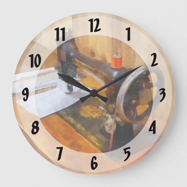 Sewing Machine With Orange Thread Große Wanduhr (Vorderseite)