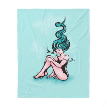 Sexy Button-up Girl mit blauem Haar