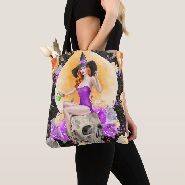 SEXY HALLOWEEN WITCH AUF SKULL MIT BLUME TASCHE (Von Nahem)