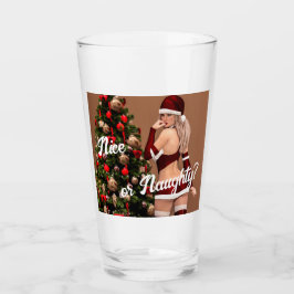 Sexy Santa Girl in der Nähe des Weihnachtsbaumes Glas