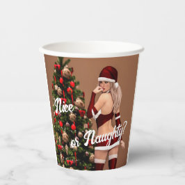 Sexy Santa Girl in der Nähe des Weihnachtsbaumes Pappbecher