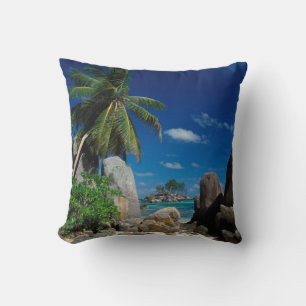 Seychellen, Mahe Island, Anse Royale Beach. Kissen