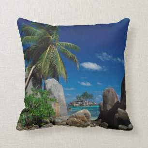 Seychellen, Mahe Island, Anse Royale Beach. Kissen