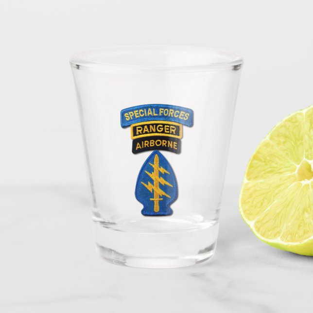 SFGA SFG Kraft-Gruppen-grüne Barett-Veteran Schnapsglas (Vorderseite)