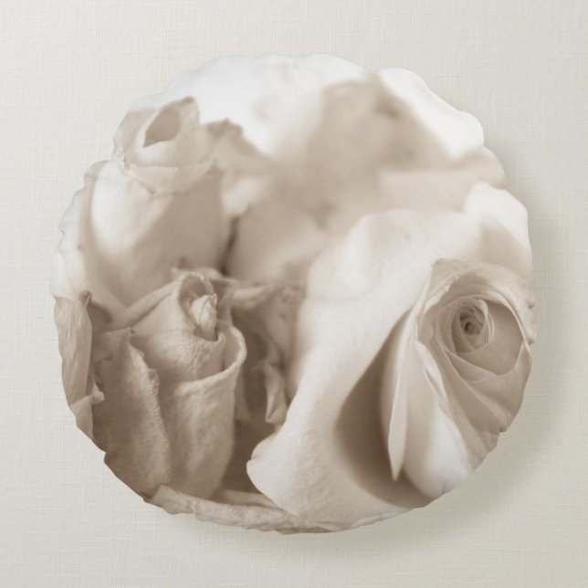 Shabby Chic Romantische Weißrosen Rundes Kissen (Vorderseite)