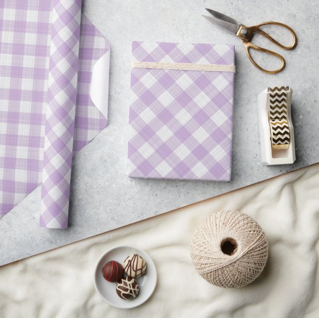 Shabby Chic White Lavender Violet Gingham Geschenkpapier (Kunsthandwerk)