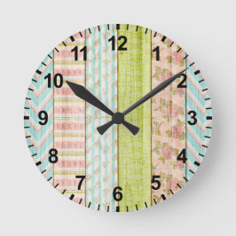 Shabby Rose Pastel Pattern on Rustic Wood Cottage Runde Wanduhr