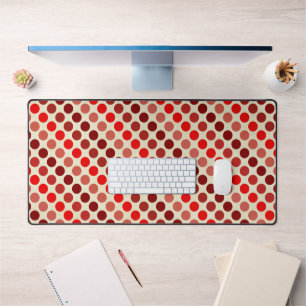Shades of Red Polka Dots von Shirley Taylor Schreibtischunterlage