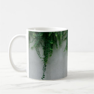 SHALLOW-FOCUS-FOTO FÜR FERN-PFLANZE KAFFEETASSE