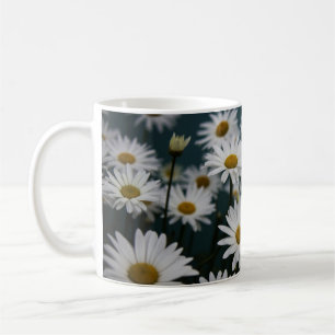 SHALLOW FOCUS FOTOGRAFIE DER WEISSEN BLUME KAFFEETASSE