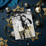 Shalom Hanukkah Holiday Foto Foil Card Folien Feiertagskarte<br><div class="desc">Echte Folie handgeschrieben "Shalom" mit Landschaft Foto oben. Die Farbe Weiß ist individuell einstellbar,  ebenso wie die Rückseite. Wählen Sie Ihre Folienfarbe: Gold,  Silber oder Rose Gold und Backerfarbe. Fügen Sie dem Rücken mehr Fotos hinzu oder schreiben Sie eine Nachricht.</div>