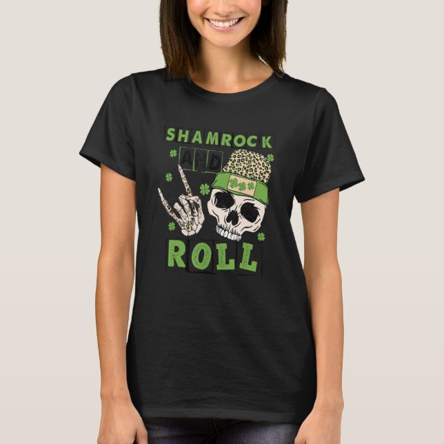 Shamrock and Roll Funny Skeleton Hand Rocker St Pa T-Shirt (Vorderseite)