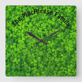 Shamrock Clovers Green Irish Symbol Ireland Quadratische Wanduhr