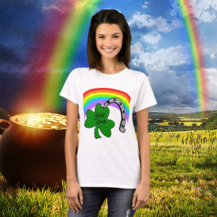 Shamrock de bonne chance, arc-en-ciel et T-shirt e