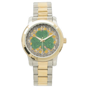 Shamrock d'or sur la montre à noeuds celtiques