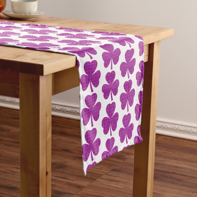 Shamrock Shape Plaid Pink Purple Table Runner Kurzer Tischläufer (Beispiel)