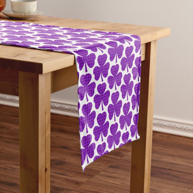 Shamrock Shape Plaid Purple Table Runner Kurzer Tischläufer (Beispiel)