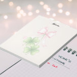 Shamrocks and bow notizblock<br><div class="desc">Pink bow with dangling shamrocks\,  customizable color background.
Customizable text.
5.5" x 6" Notepad - 40 pages - 40 pages</div>