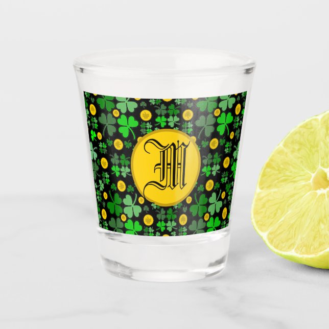 Shamrocks and Gold Coins On Black to Personalize Schnapsglas (Vorderseite)