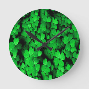 Shamrocks and Hearts Saint Patrick's Day Green Runde Wanduhr