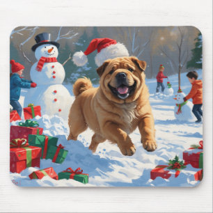 Shar Pei läuft im Schnee mit Weihnachtsmütze Mousepad