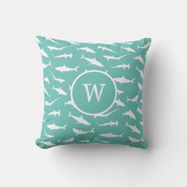 Shark Frenzy Blue White Monogram Kissen (Vorderseite)