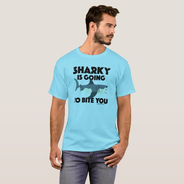 Sharky wird euch beim Design beißen - Männergrunds T-Shirt (Vorne ganz)