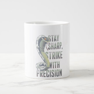 Sharp bleibe, Strike mit Präzision - Cobra Design Jumbo-Tasse