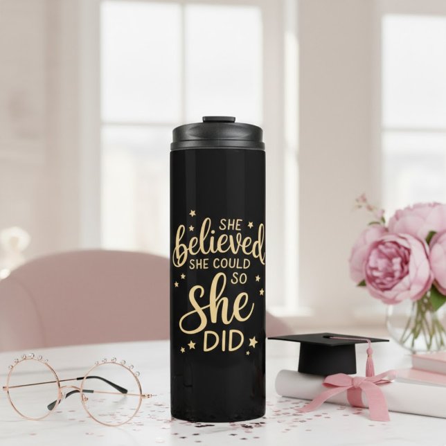 She Believed She Could So She Did Graduation  Thermosbecher (Von Creator hochgeladen)