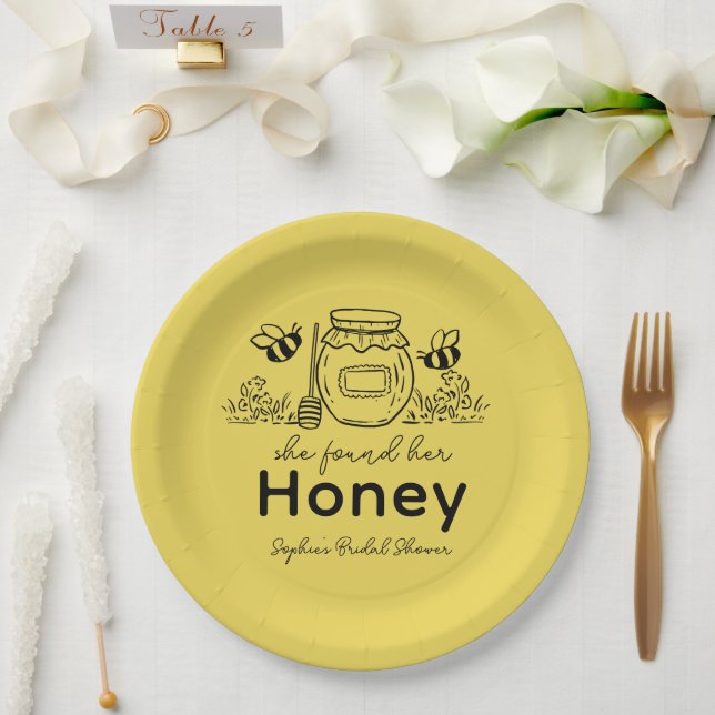 She found her Honey Hand-drawn Bridal Shower Pappteller (Hochzeit)