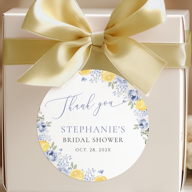 She Found Her Main Squeeze Lemon Bridal Shower Runder Aufkleber (Von Creator hochgeladen)