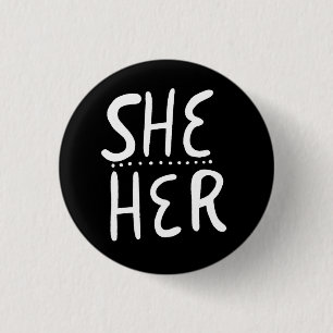 SHE/HER Pronouns Schwarz-weiße Handschrift Minimal Button