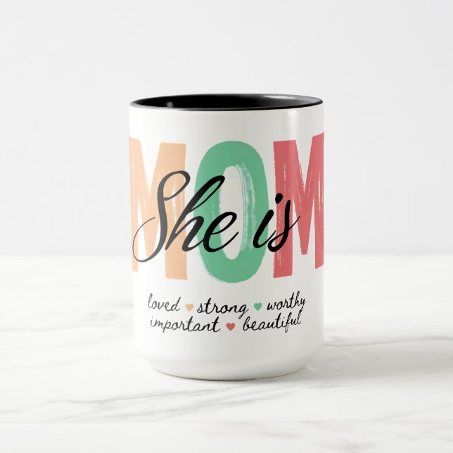 She Is Mom Mug Tasse (Zentrum)