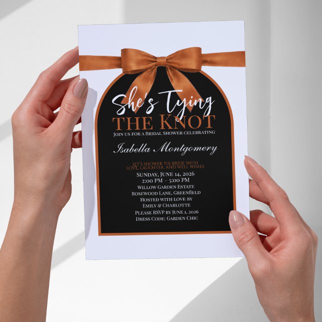 She’s Tying the Knot Burnt Orange Palette Bow Einladung (She’s Tying the Knot Burnt Orange Palette Bow Invitations
)