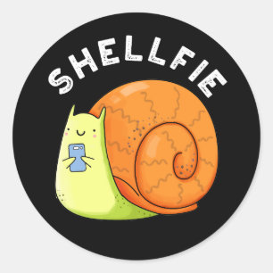 Shellfie Funny Snail Selfie Pun Dark BG Runder Aufkleber